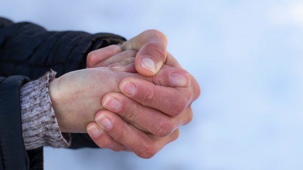 Conseils pour limiter l’impact du froid sur les maladies de la peau
